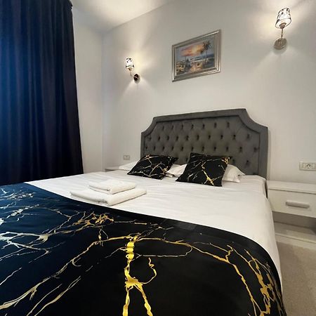 Готель Cochet Boutique Тиргу-Жіу Екстер'єр фото