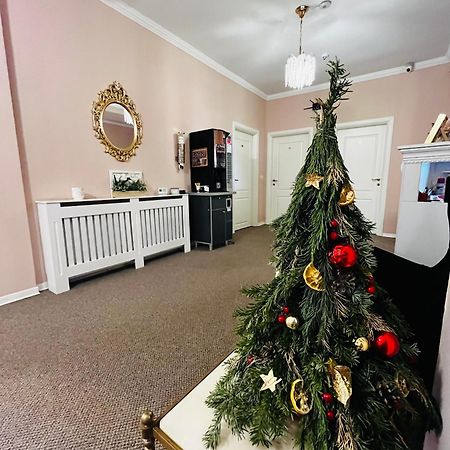 Готель Cochet Boutique Тиргу-Жіу Екстер'єр фото