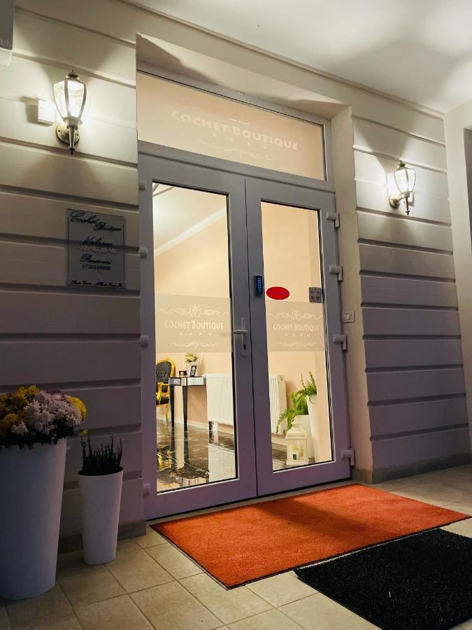 Готель Cochet Boutique Тиргу-Жіу Екстер'єр фото