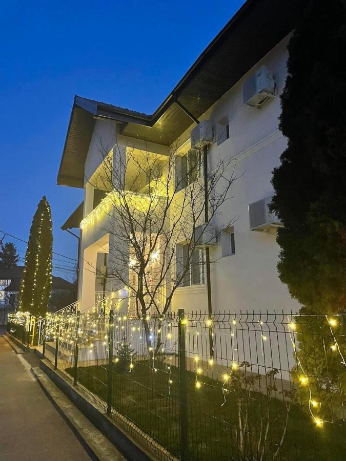 Готель Cochet Boutique Тиргу-Жіу Екстер'єр фото