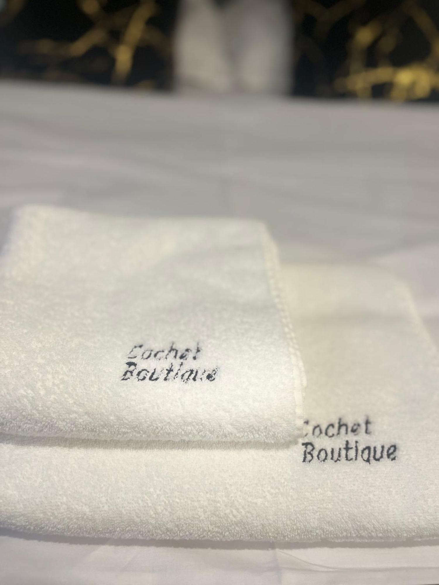 Готель Cochet Boutique Тиргу-Жіу Екстер'єр фото